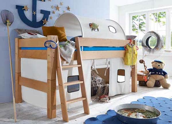 Halbhohes Kinderbett aus Buche mit Leiter