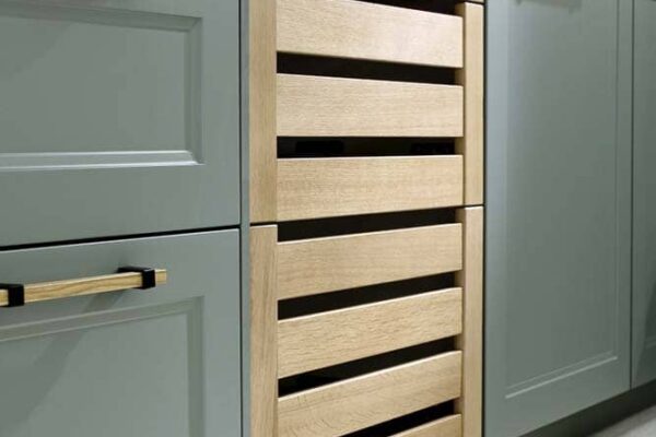 Landhausküche mit Massiver Holzfront aus Eiche