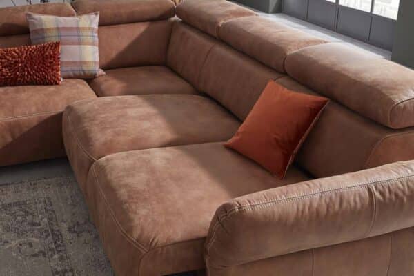 Ecksofa mit elektrischem Sitzvorzug