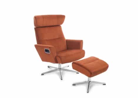 Moderner orangener Relaxsessel mit Hocker auf Metallbasis