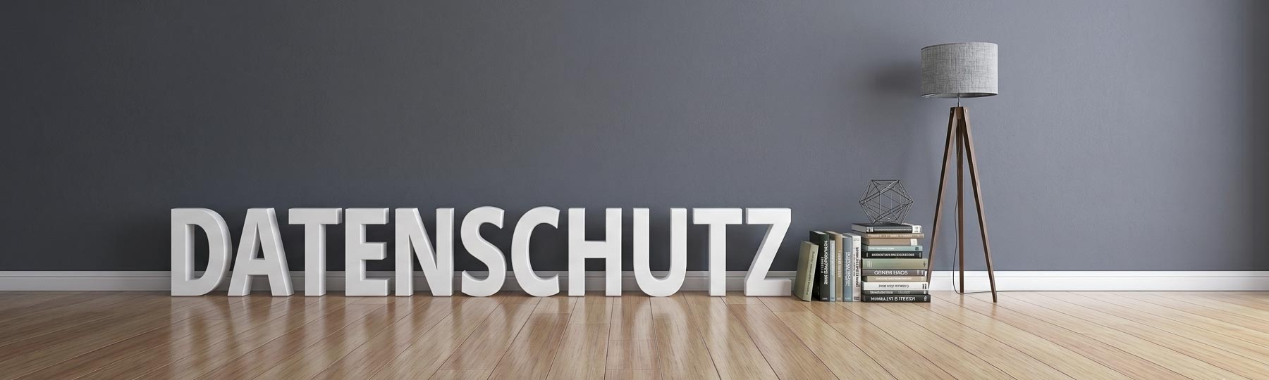 Datenschutz Konzept mit Büchern und Lampe im Wohnzimmer